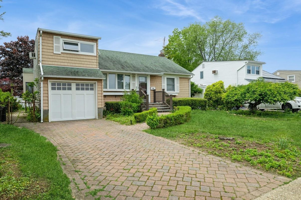 Attached, Exterior, Facade, Brick Facade, Cape Cod