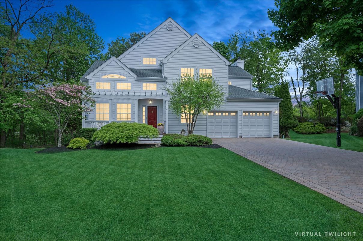 Attached, Exterior, Facade, Farmhouse