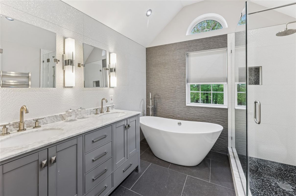 Bathroom, Dual Sink Vanities, Free Standing Baths, Interior, Recessed Lighting