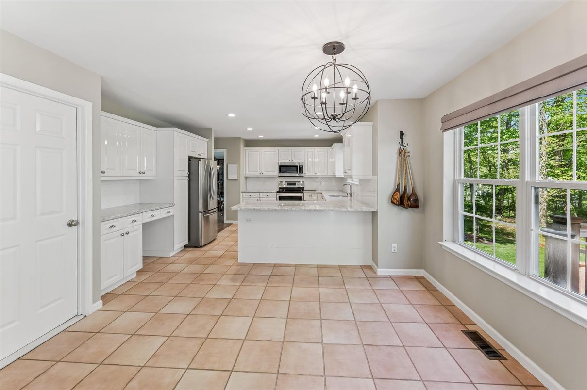 Chandelier, Interior, Kitchen, Recessed Lighting, Stainless Steel Appliances