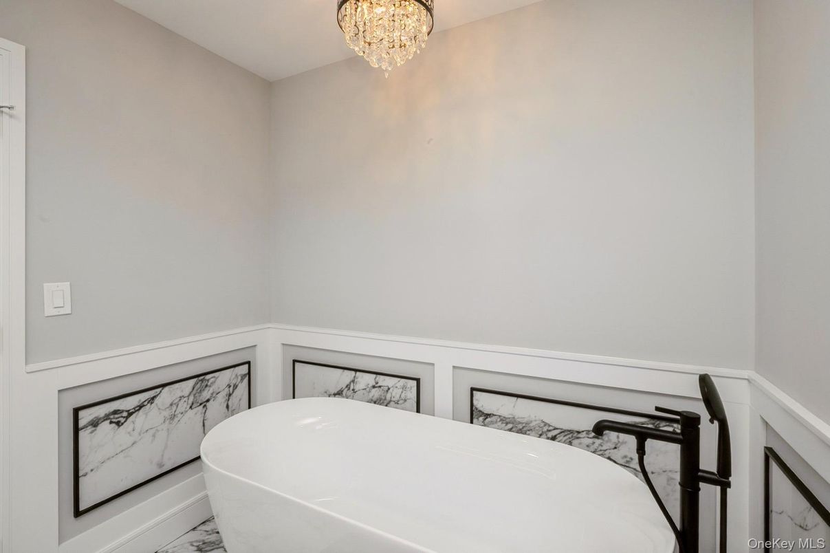 Bathroom, Chandelier, Free Standing Baths, Interior