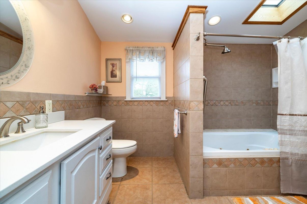 Bathroom, Interior, Recessed Lighting