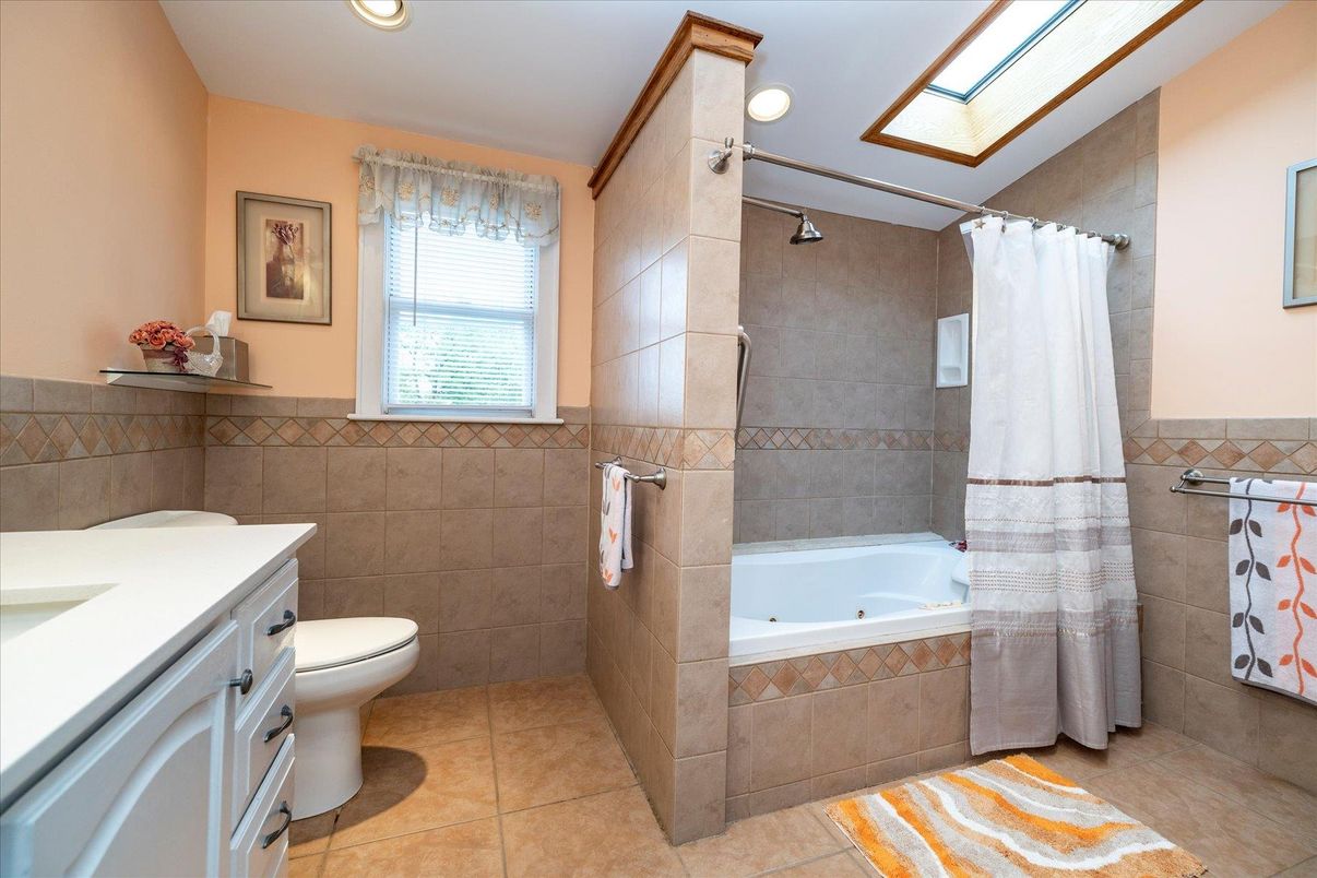 Bathroom, Interior, Recessed Lighting