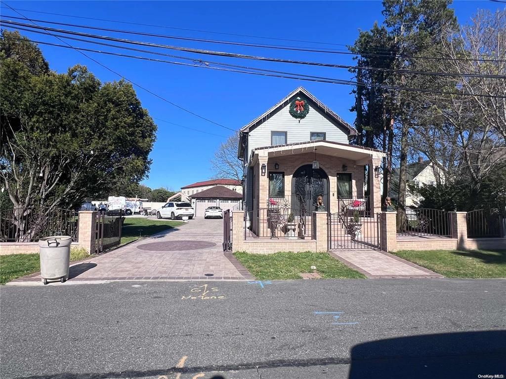 Exterior, Facade, None