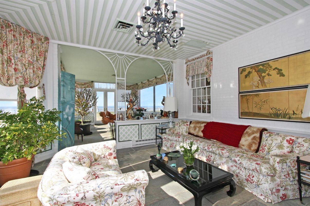 Chandelier, Interior, Living room