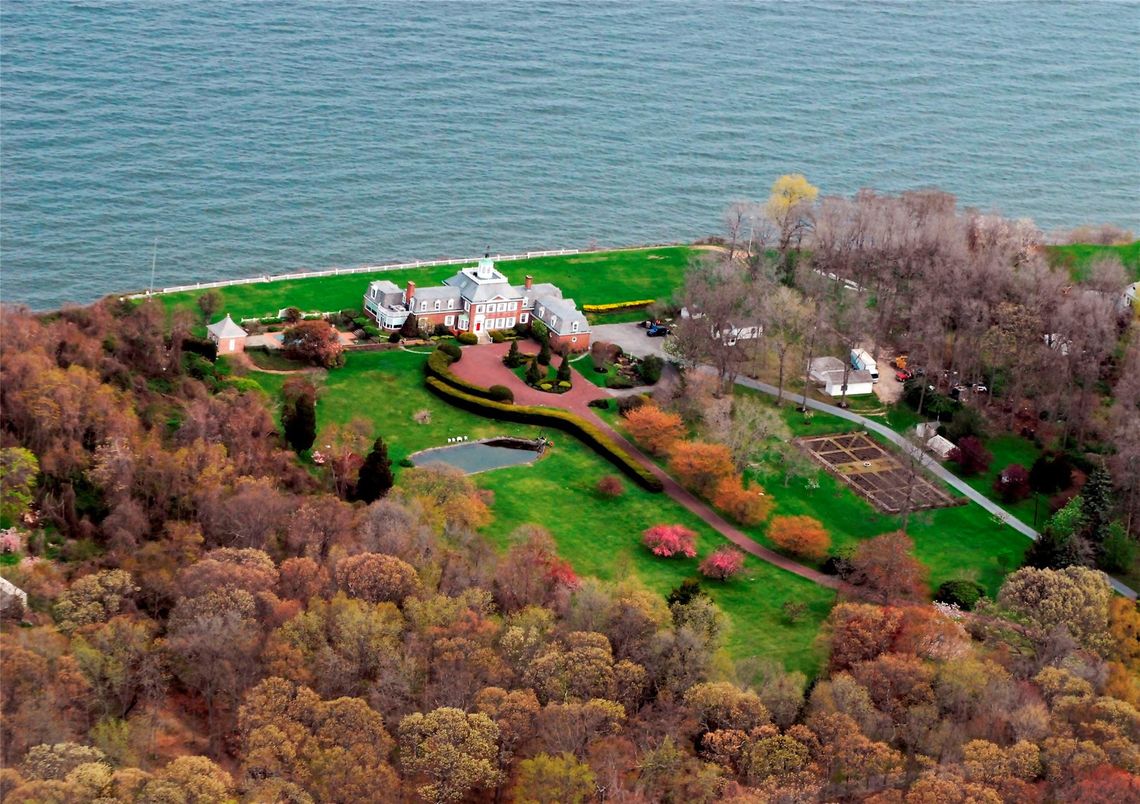 Exterior, Lake