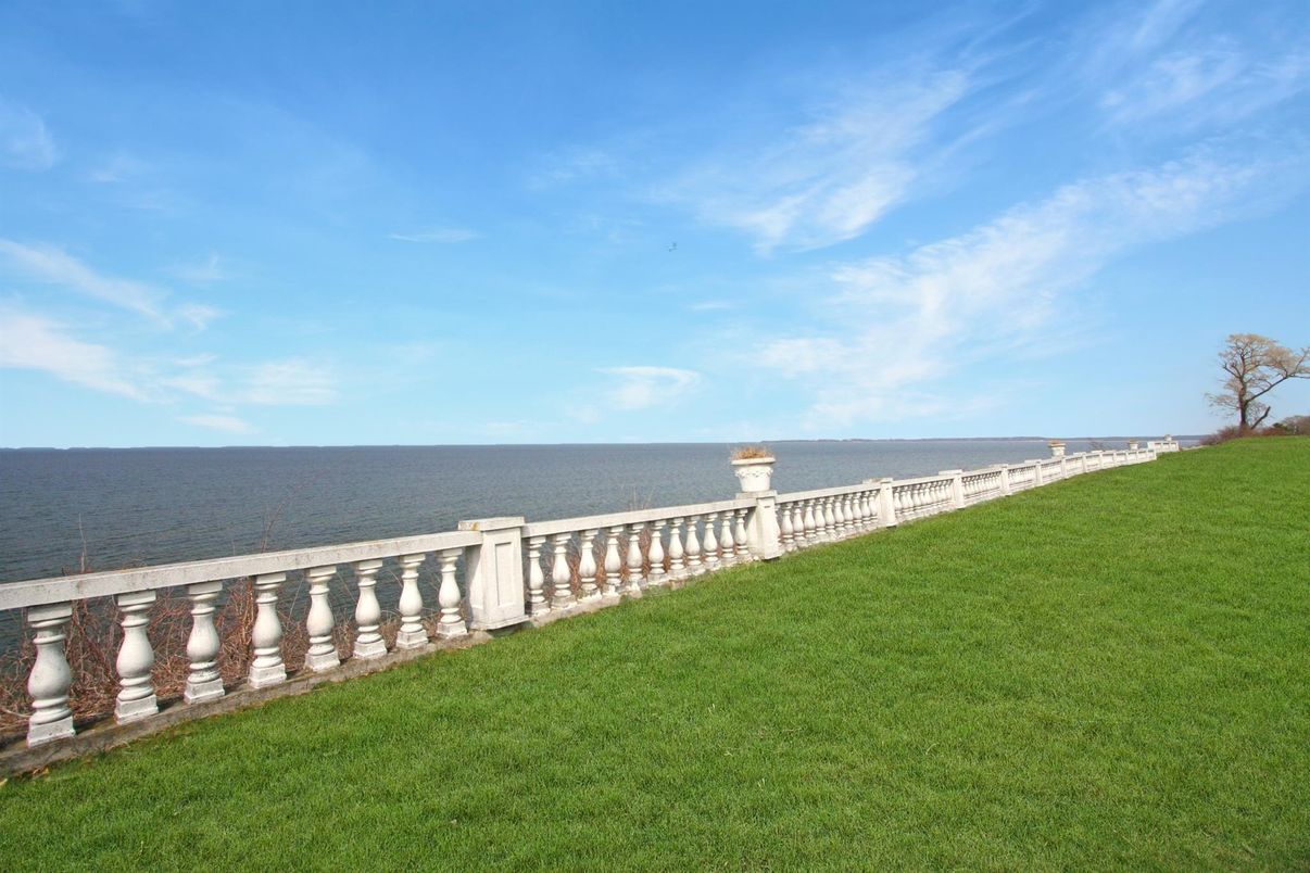 Exterior, Lake