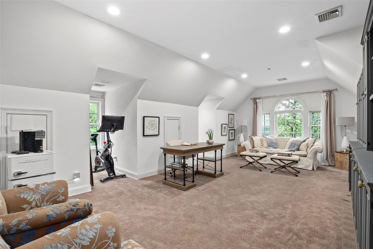 Fitness Equipment, Interior, Living room, Recessed Lighting