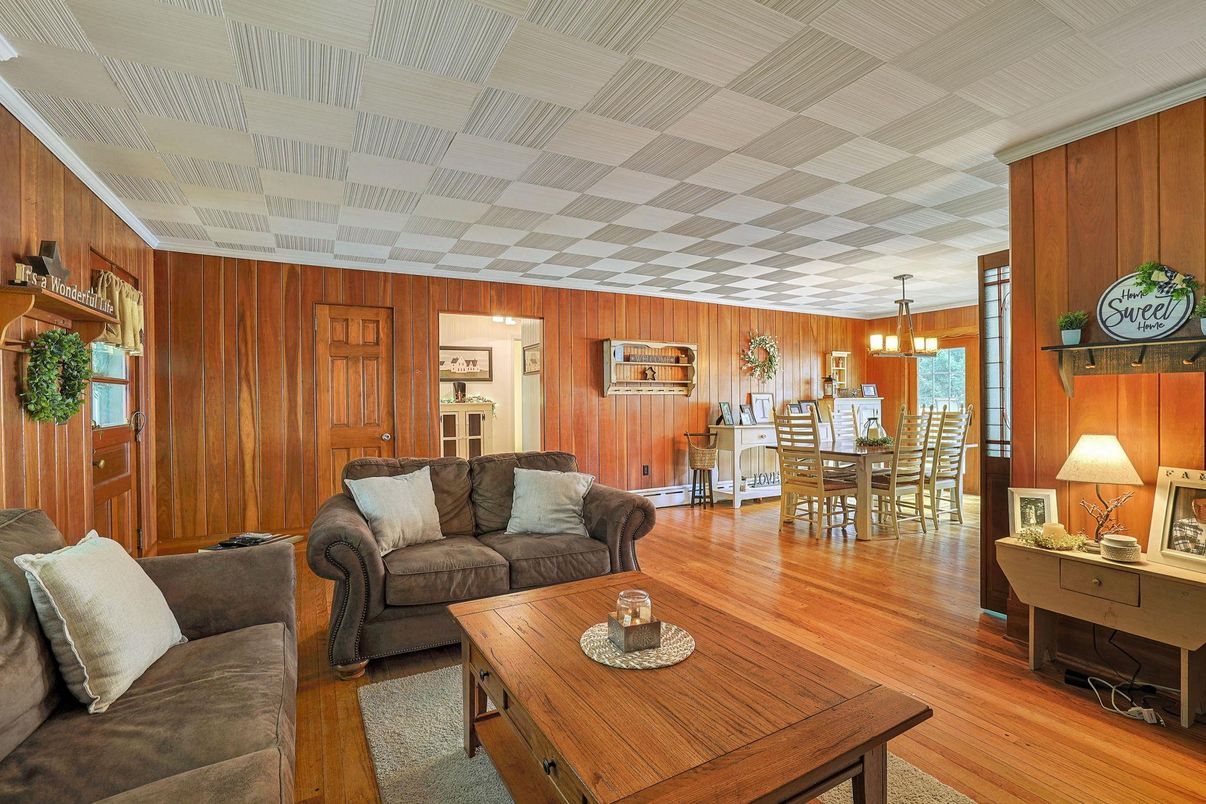 Chandelier, Dining room, Interior, Living room, Wood Texture Flooring, Wooden Walls