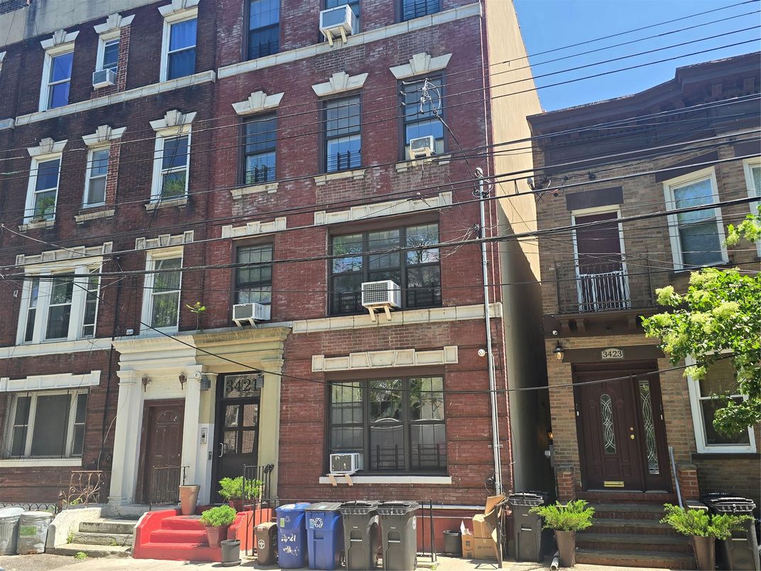 Exterior, Facade, Brick Facade, Rowhouse