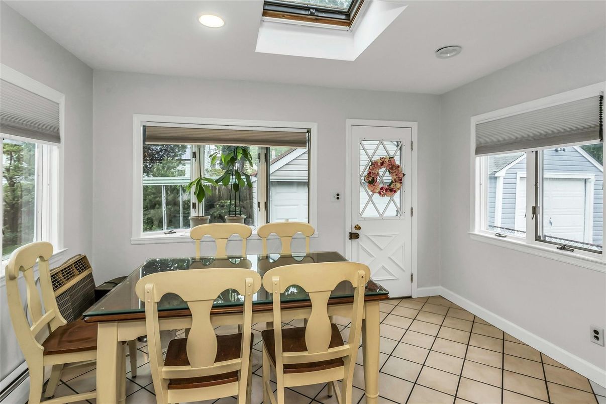 Dining room, Interior, Recessed Lighting