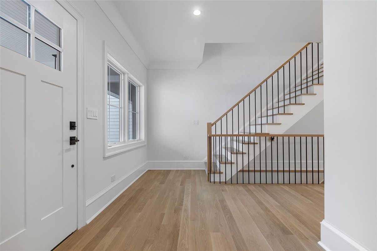 Interior, Recessed Lighting, Wood Texture Flooring