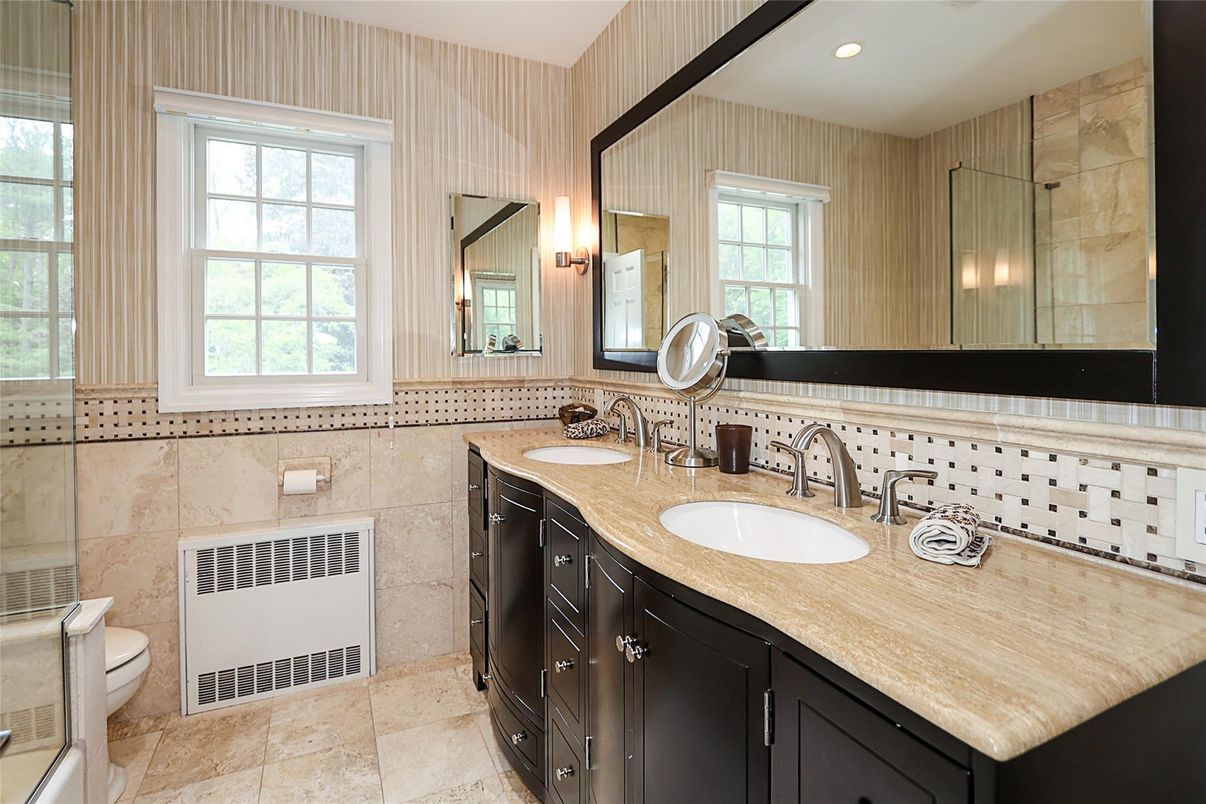 Bathroom, Dual Sink Vanities, Interior, Recessed Lighting