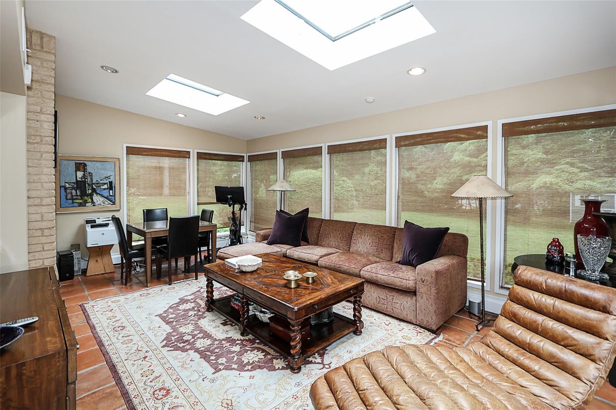 Dining room, Interior, Living room, Recessed Lighting, Stone Walls, Sun Room