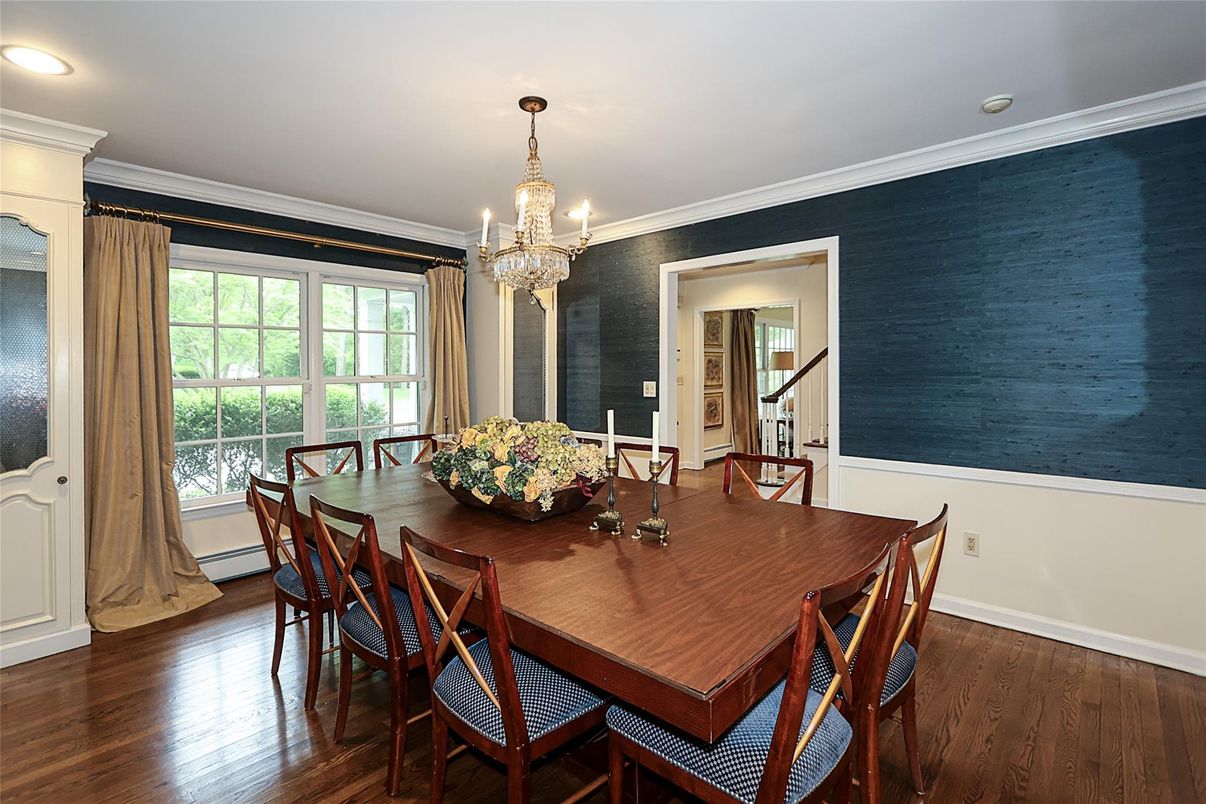 Chandelier, Dining room, Interior, Recessed Lighting, Wood Texture Flooring