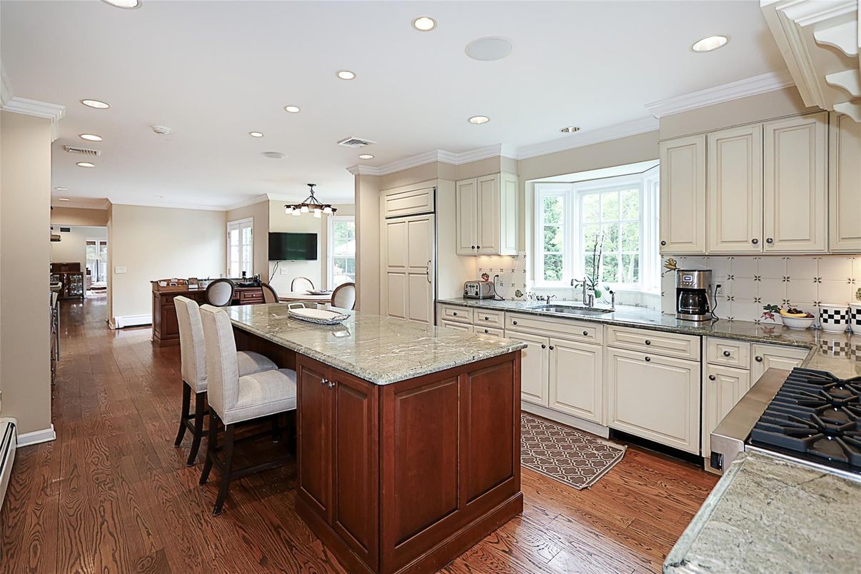 Dining room, Interior, Kitchen, Recessed Lighting, Wood Texture Flooring