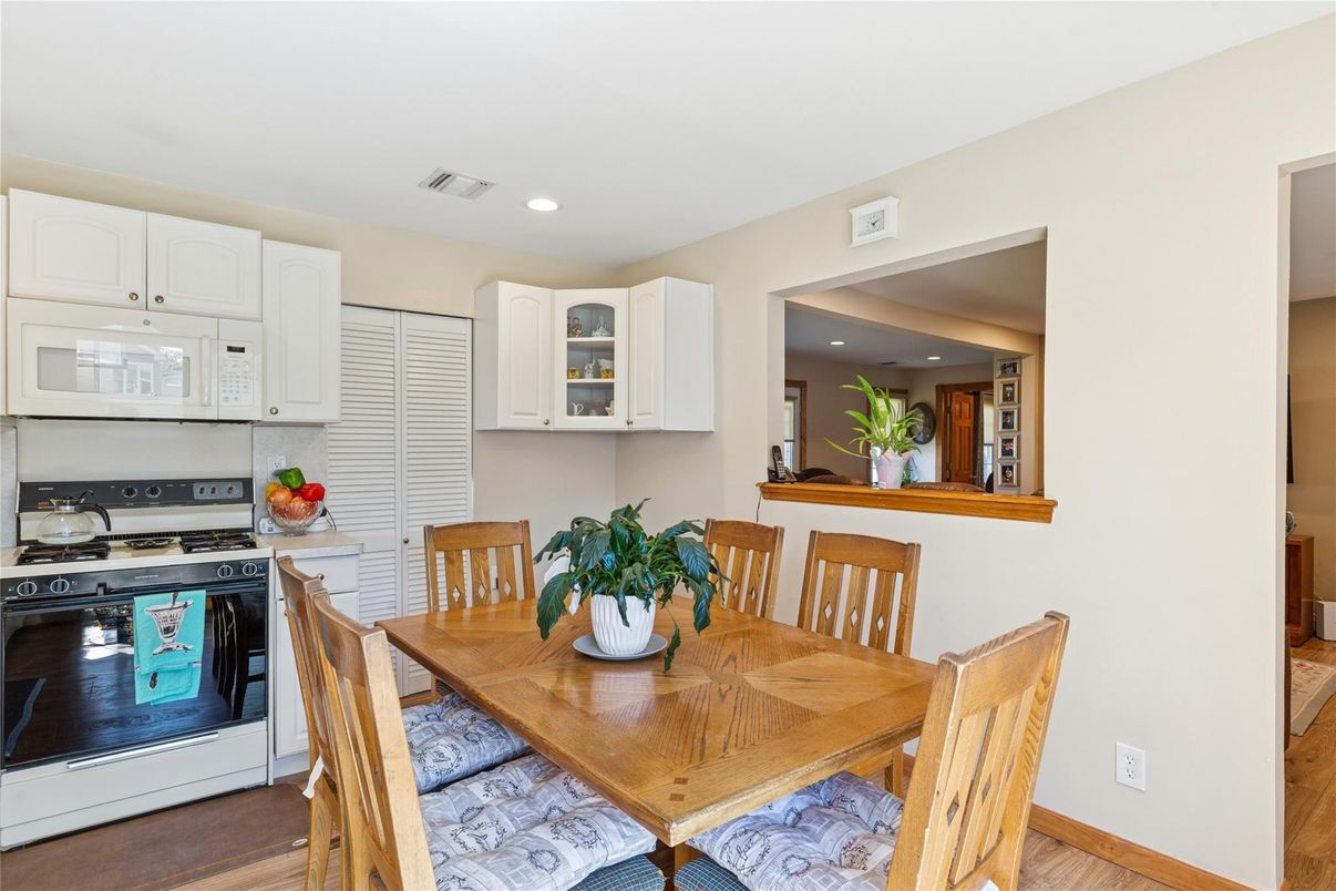 Dining room, Interior, Kitchen, Recessed Lighting, Wood Texture Flooring