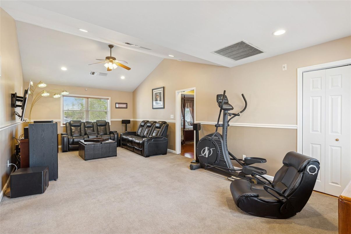 Fitness Equipment, Interior, Living room, Recessed Lighting