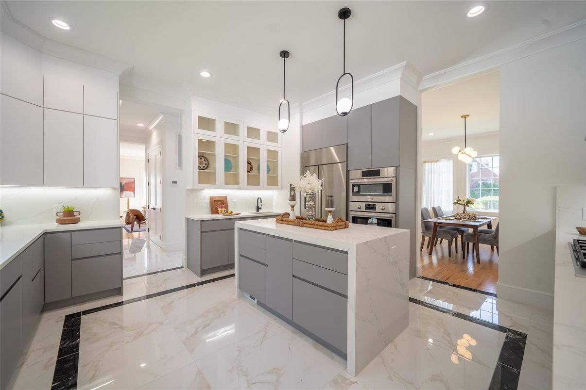 Dining room, Interior, Kitchen, Marble, Pendant Lights, Recessed Lighting, Stainless Steel Appliances