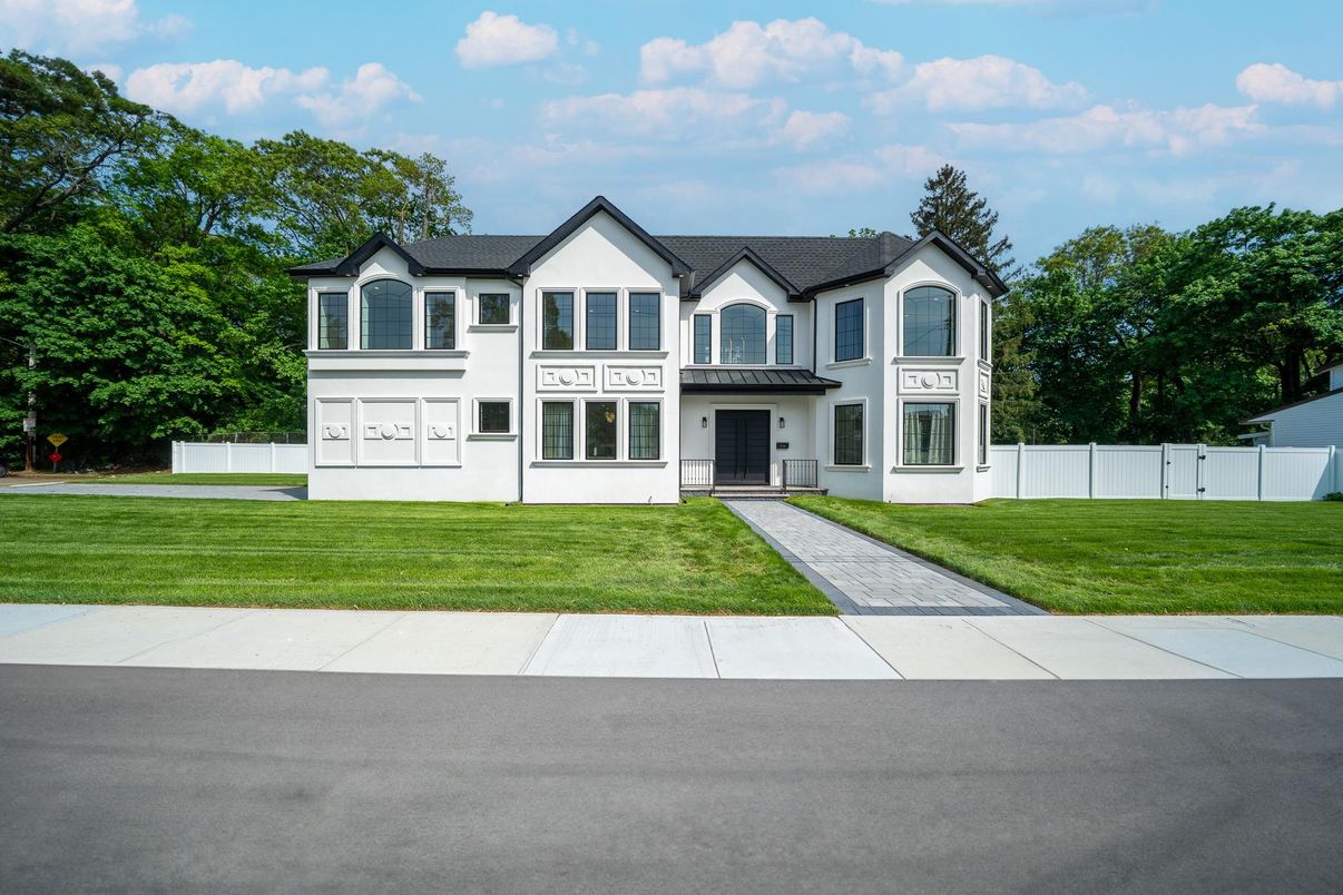 Exterior, Facade, Farmhouse