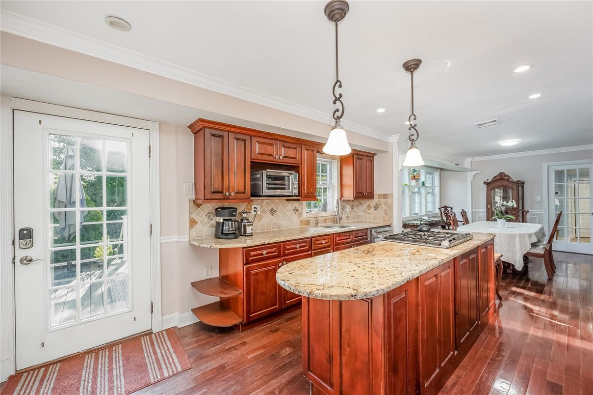 Dining room, Interior, Kitchen, Pendant Lights, Recessed Lighting, Wood Texture Flooring