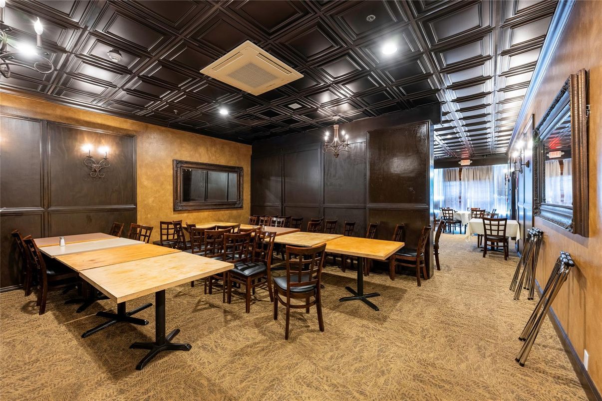 Dining room, Interior, Recessed Lighting