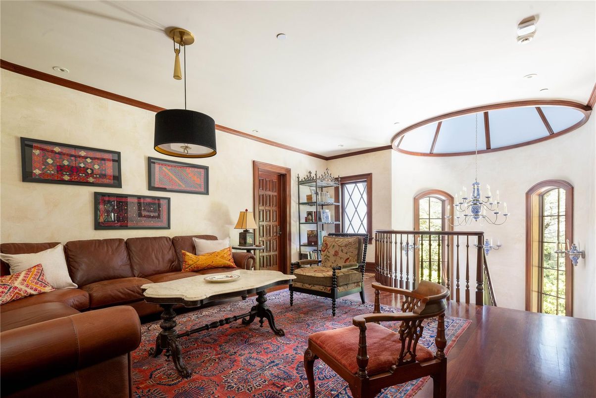 Chandelier, Interior, Living room, Pendant Lights, Recessed Lighting, Wood Texture Flooring