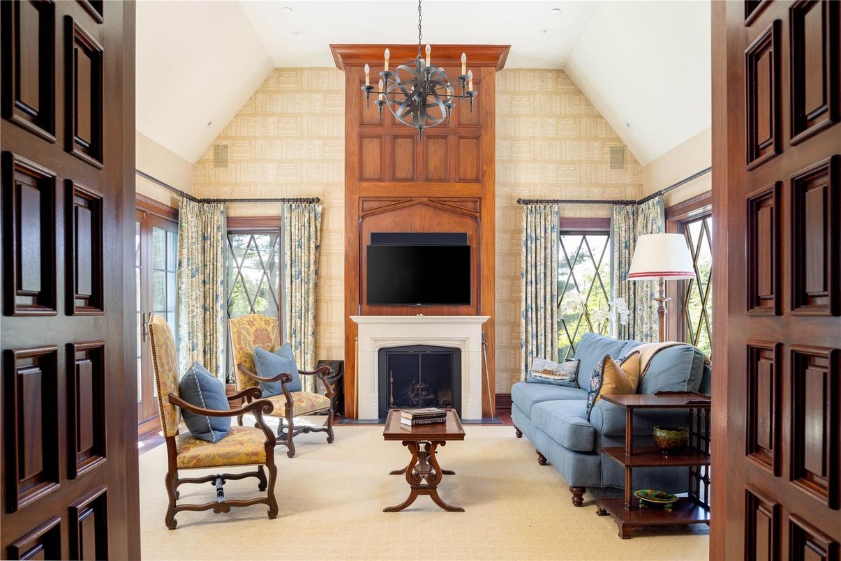 Chandelier, Fireplace, Interior, Living room, Recessed Lighting
