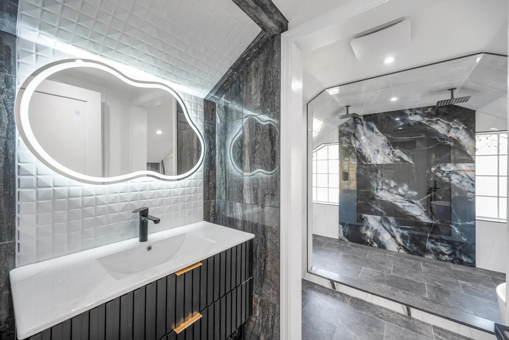 Bathroom, Interior, Recessed Lighting