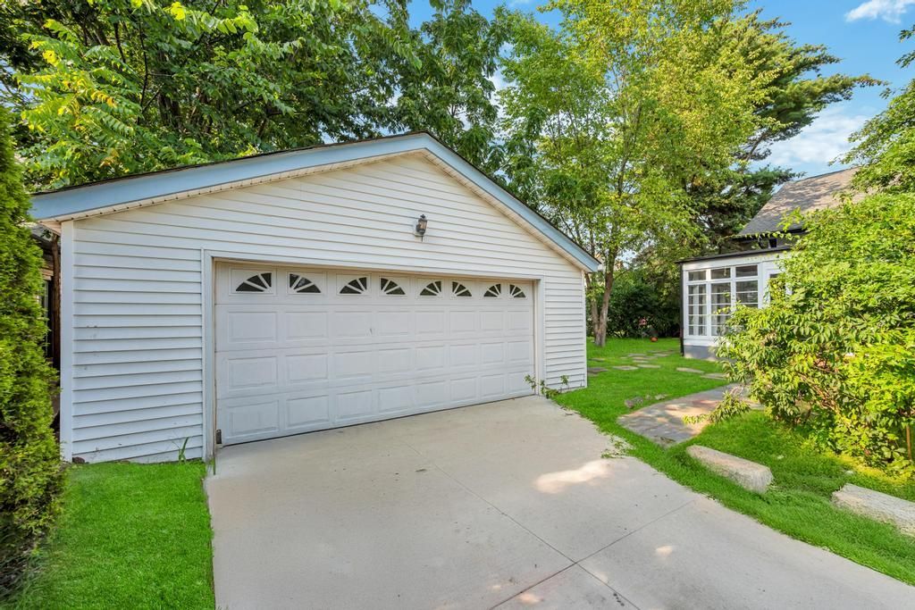 Detached Garage, Exterior