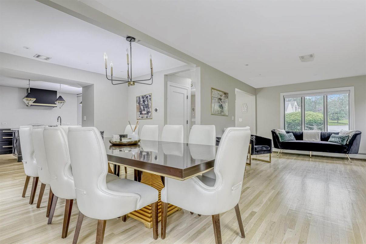 Chandelier, Dining room, Interior, Living room, Pendant Lights, Wood Texture Flooring