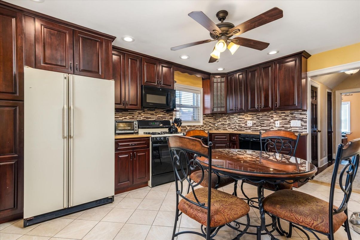 Dining room, Interior, Kitchen, Recessed Lighting