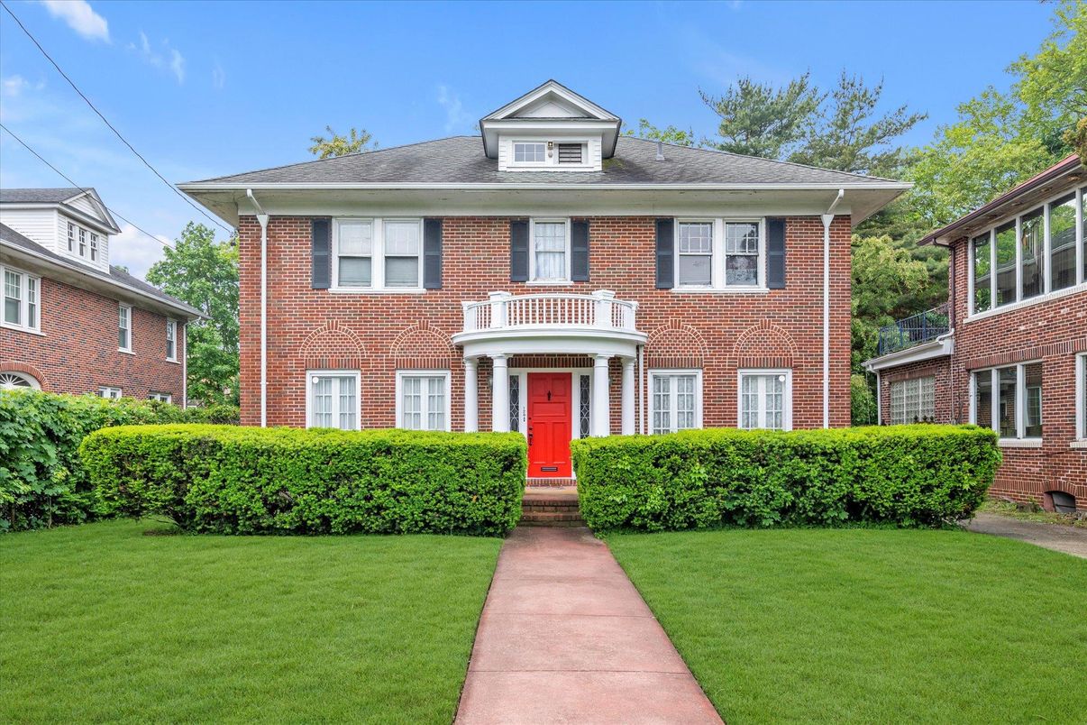 Exterior, Facade, Brick Facade, Georgian
