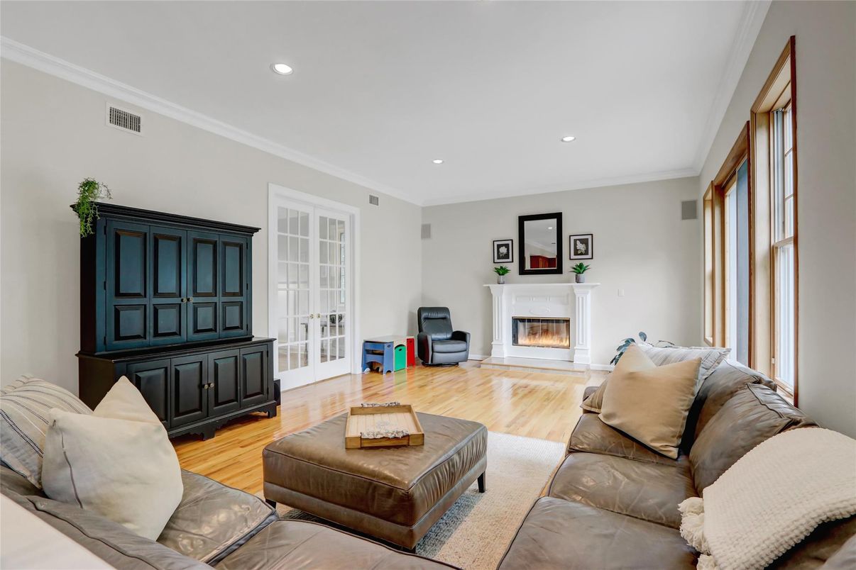 Fireplace, Interior, Living room, Recessed Lighting, Wood Texture Flooring