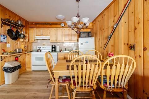 Chandelier, Dining room, Interior, Kitchen, Wood Texture Flooring, Wooden Walls