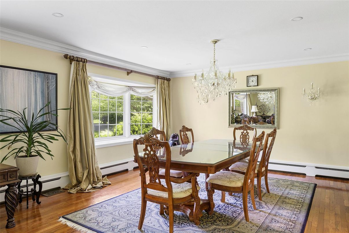 Chandelier, Dining room, Interior, Recessed Lighting, Wood Texture Flooring