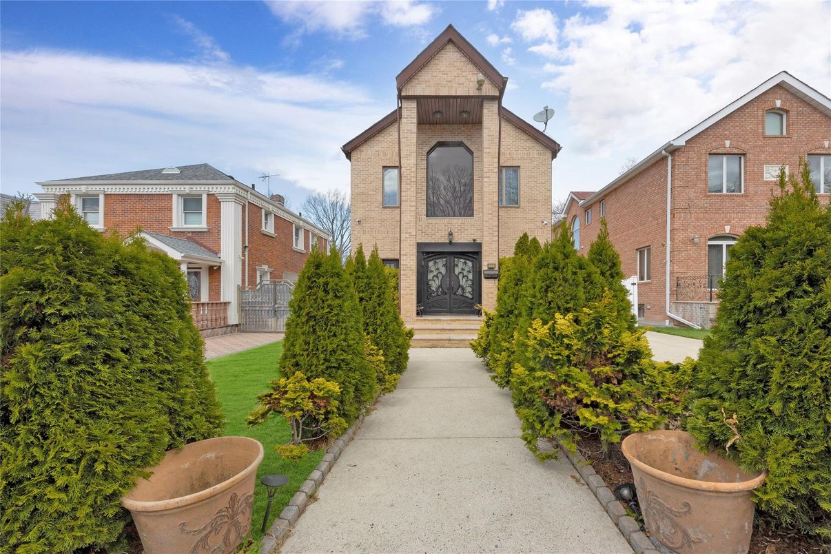 Exterior, Facade, Brick Facade, Brick Traditional