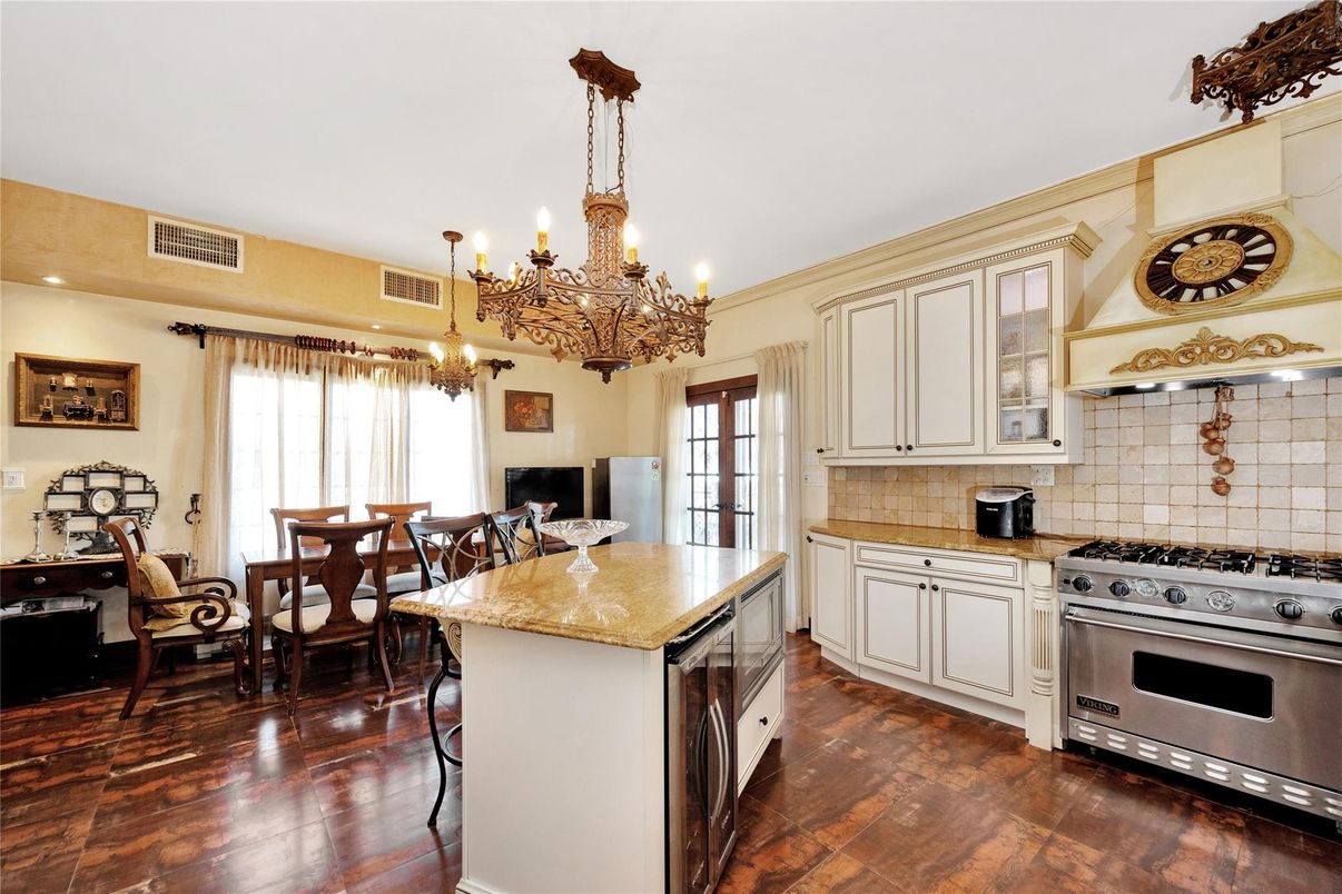 Chandelier, Dining room, Interior, Kitchen, Recessed Lighting, Stainless Steel Appliances, Wood Texture Flooring
