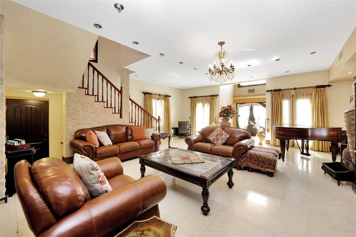 Chandelier, Interior, Living room, Piano, Recessed Lighting
