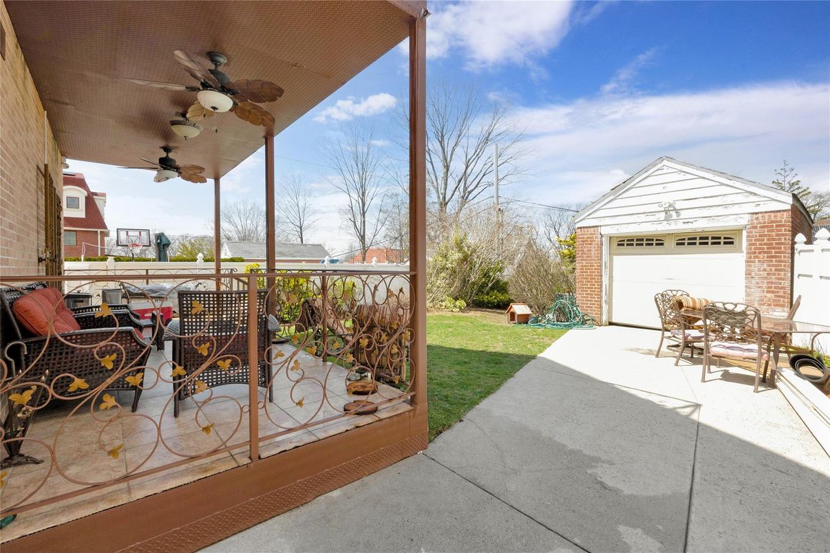 Detached Garage, Exterior