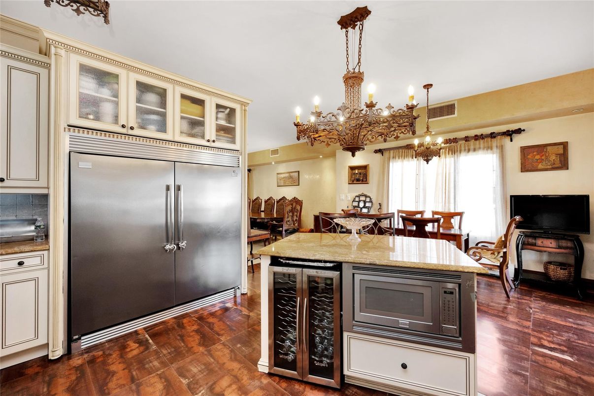 Chandelier, Dining room, Interior, Kitchen, Wood Texture Flooring