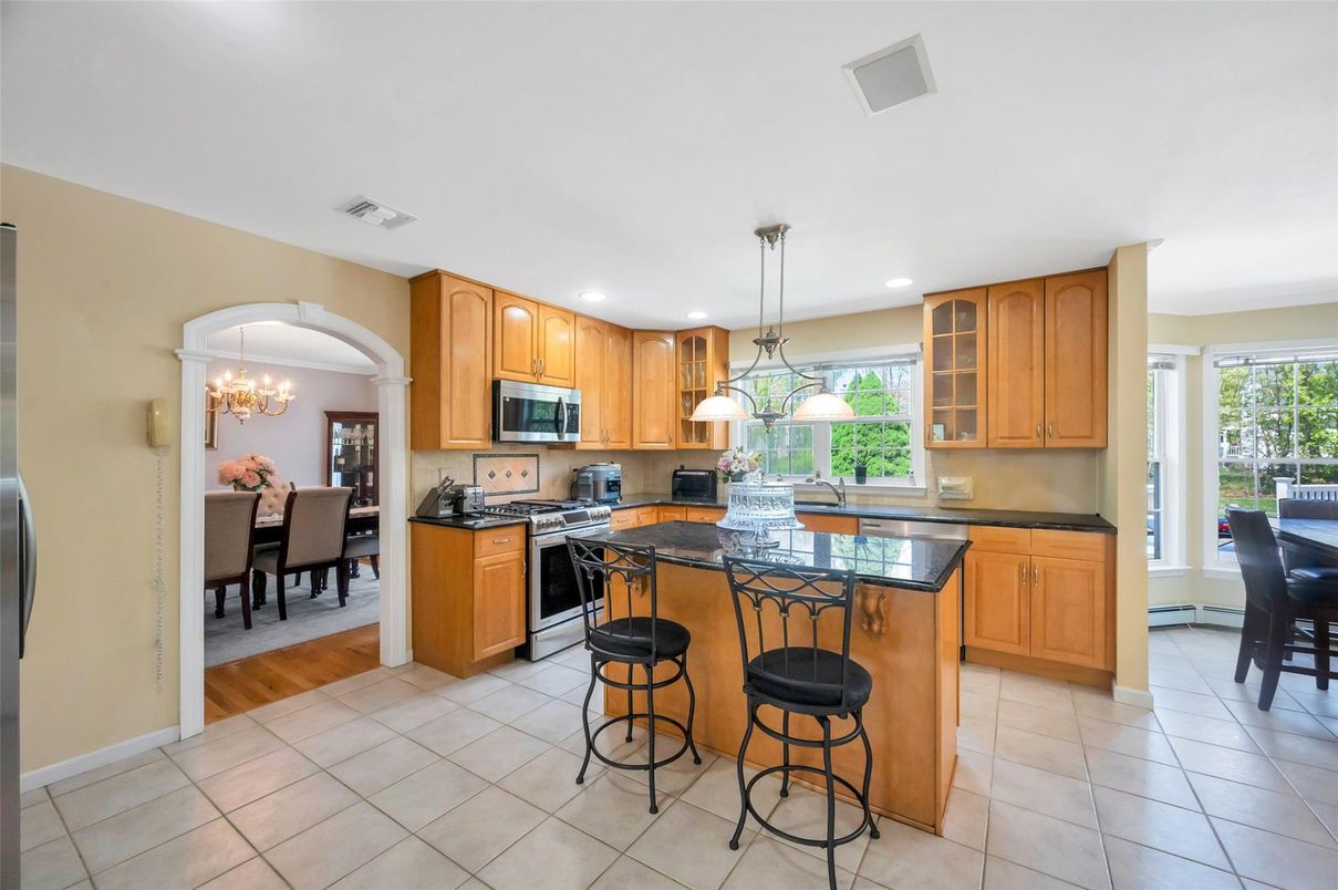 Chandelier, Dining room, Interior, Kitchen, Pendant Lights, Recessed Lighting, Wood Texture Flooring
