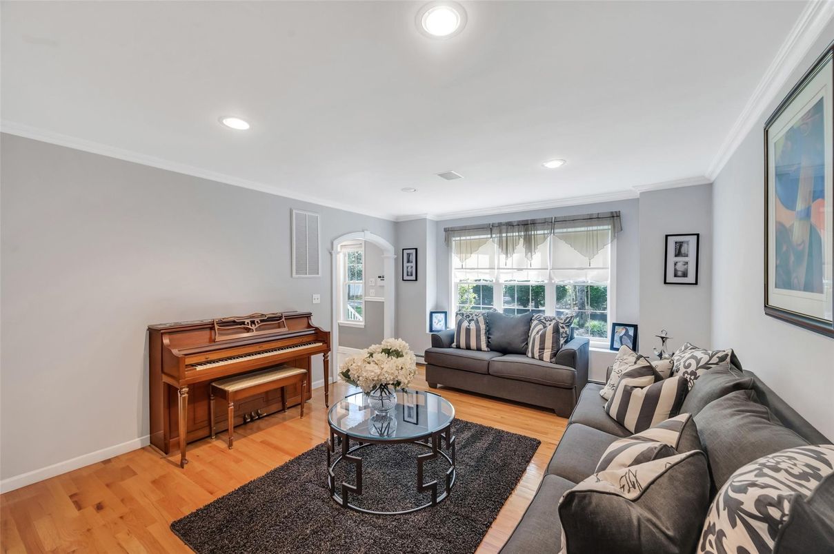 Interior, Living room, Piano, Recessed Lighting, Wood Texture Flooring