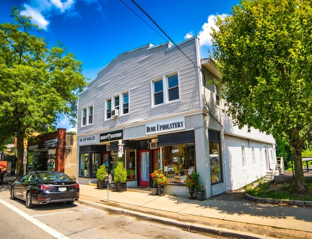 Exterior, Facade, Rowhouse