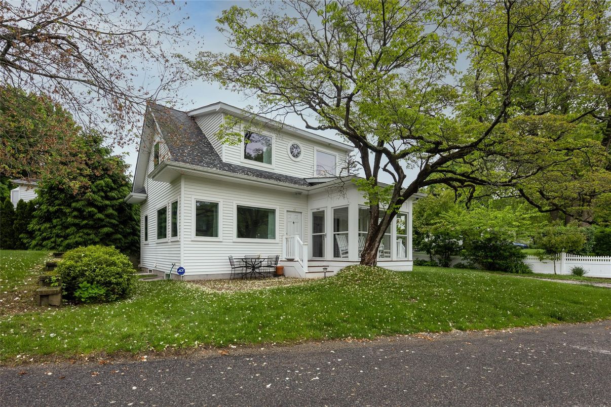 Backyard, Exterior, Facade, Queen Anne Victorian