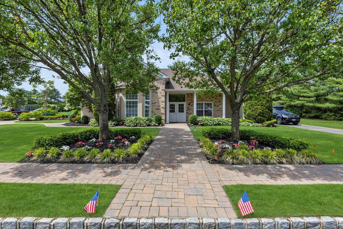 Exterior, Facade, Ranch