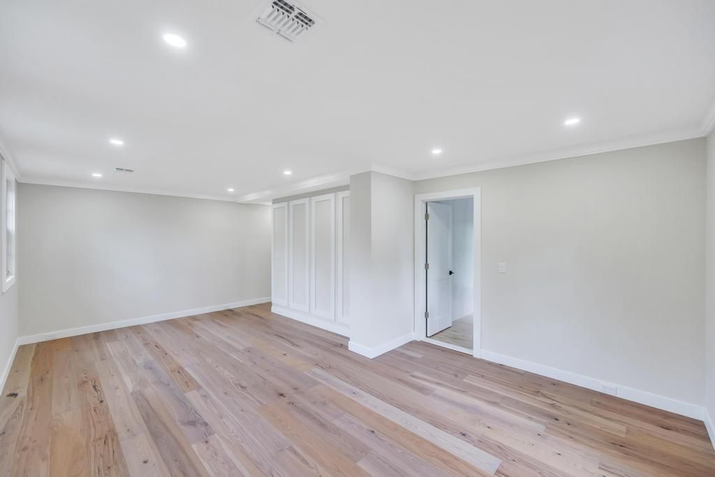 Empty room, Interior, Recessed Lighting, Wood Texture Flooring