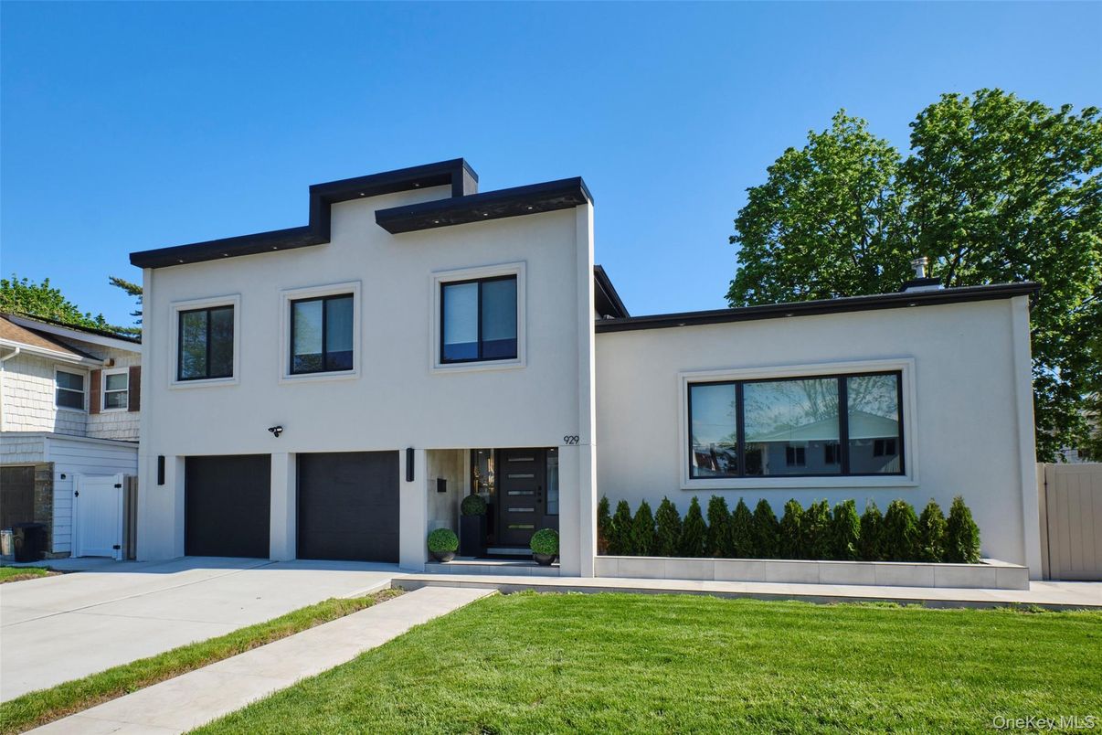Attached, Exterior, Facade, Modern