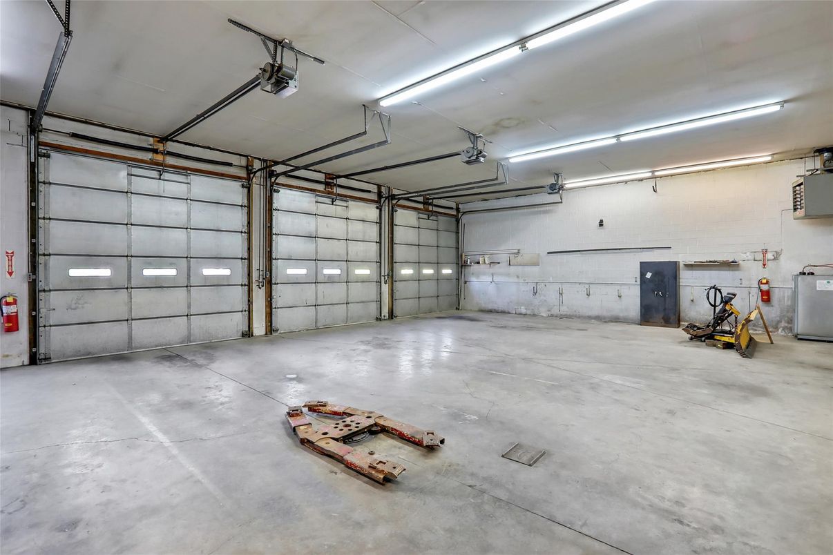 Garage, Interior