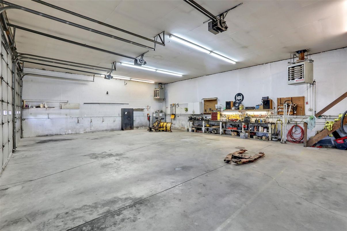 Garage, Interior
